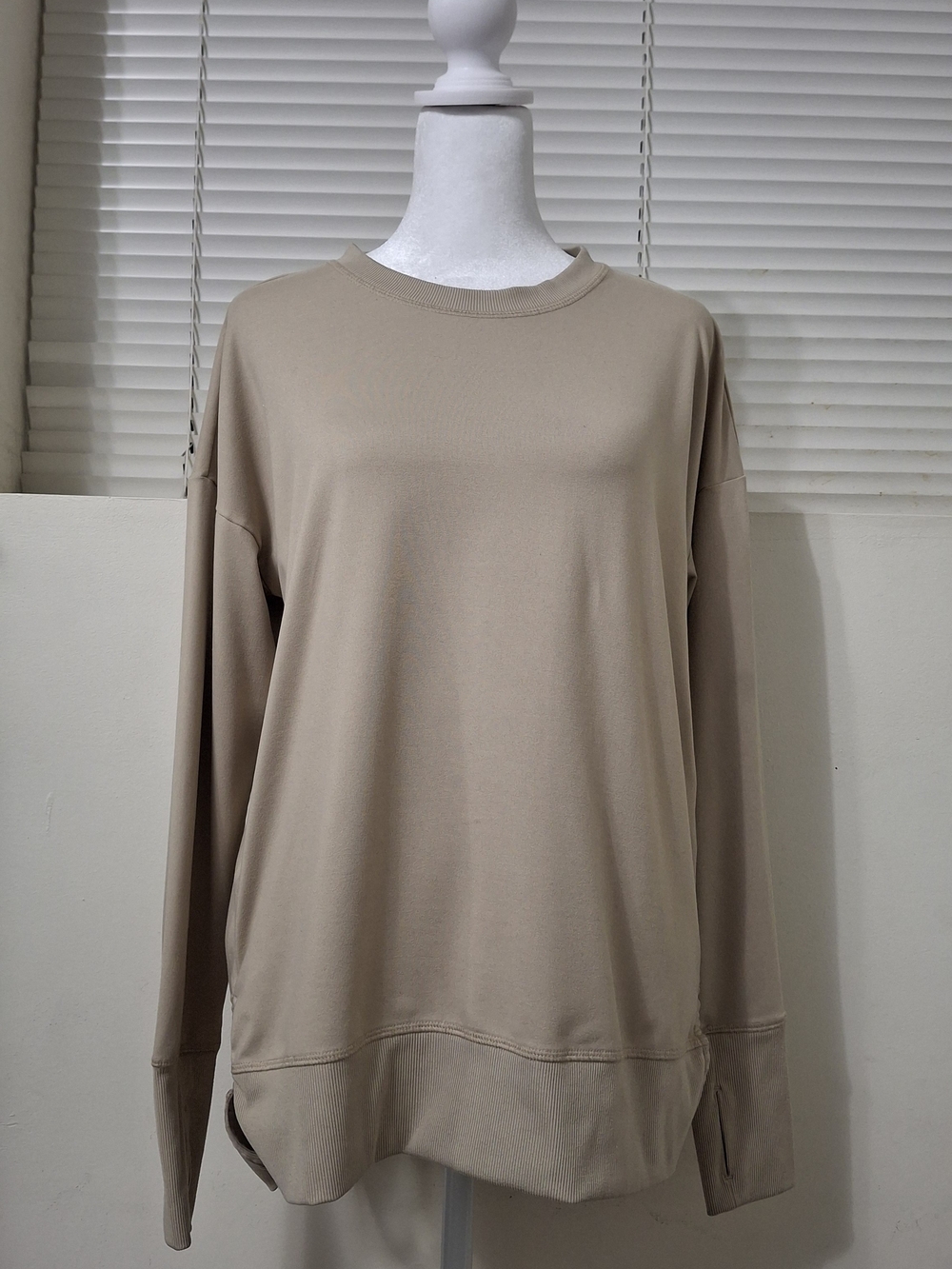 Bench. Women’s Beige Crewneck Pullover Sweatshirt with Thumbholes – Size Small - Picture 2 of 6